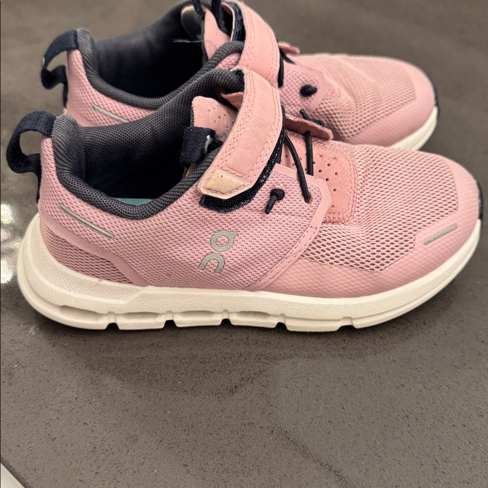 Toddler On Running Kids Sneakers in Pink and Charcoal
